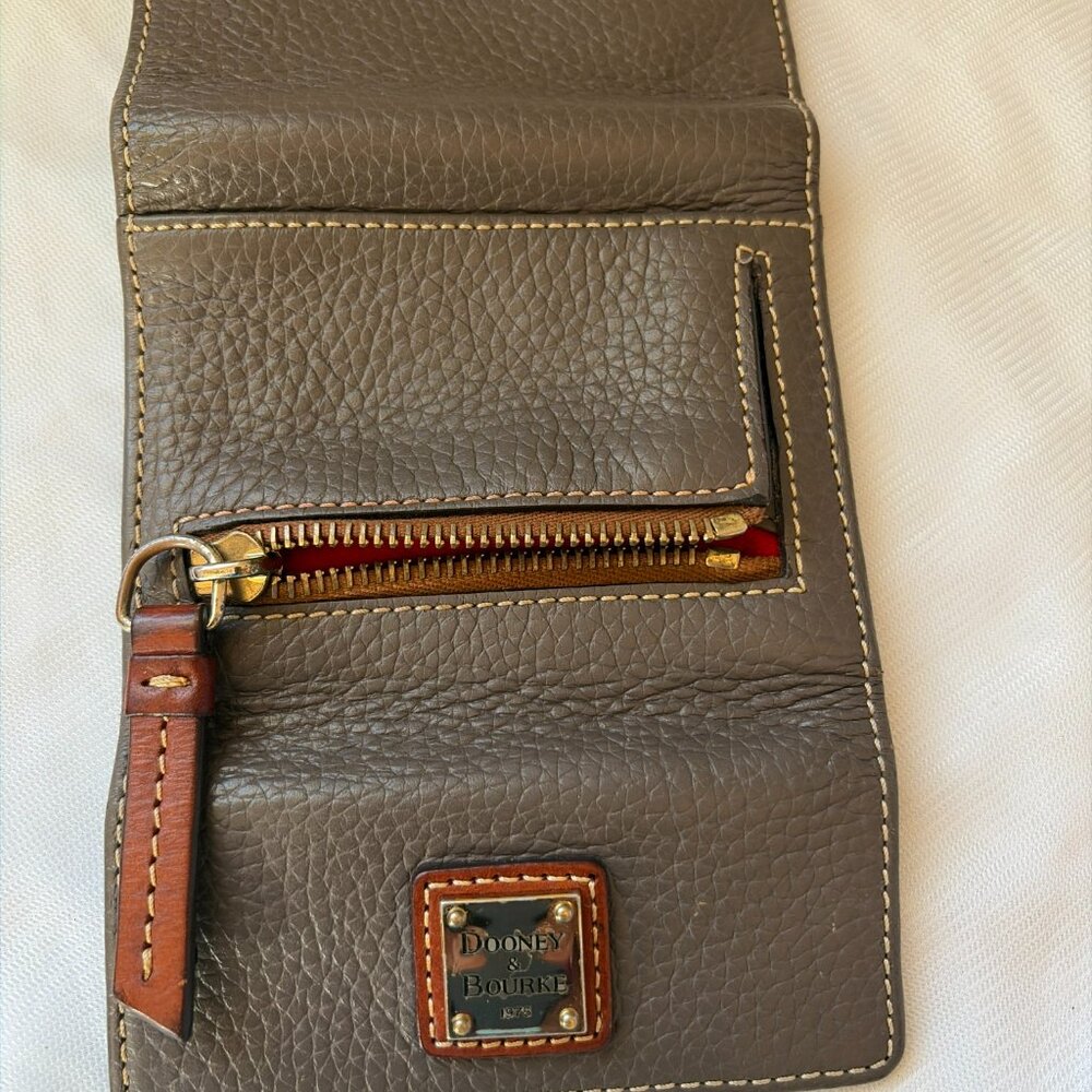DOONEY & BOURKE Dark Olive/Greyish Pebble Grain Wallet - Picture 3 of 5